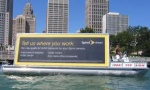 В интернете рекламируют плавучие биллборды