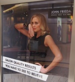 Наружная реклама John Frieda в Торонто: Модель в биллборде