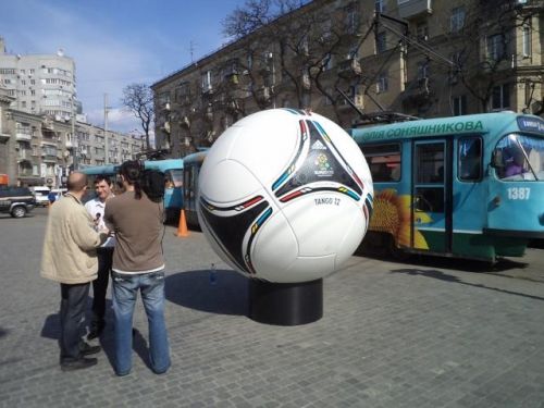 Антивандальная реклама ЕВРО 2012 4